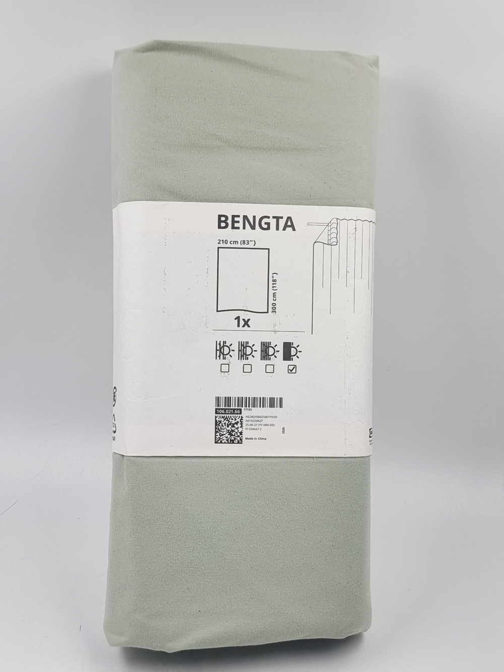 IKEA Штора BENGTA плотная светонепроницаемая, 1 шт., светло-зеленая с лентой, 210х300 см