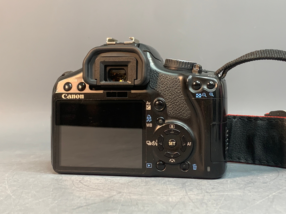 Canon 450D kit 18-55mm 3.5-5.6 IS 19.800 кадров с дефектом