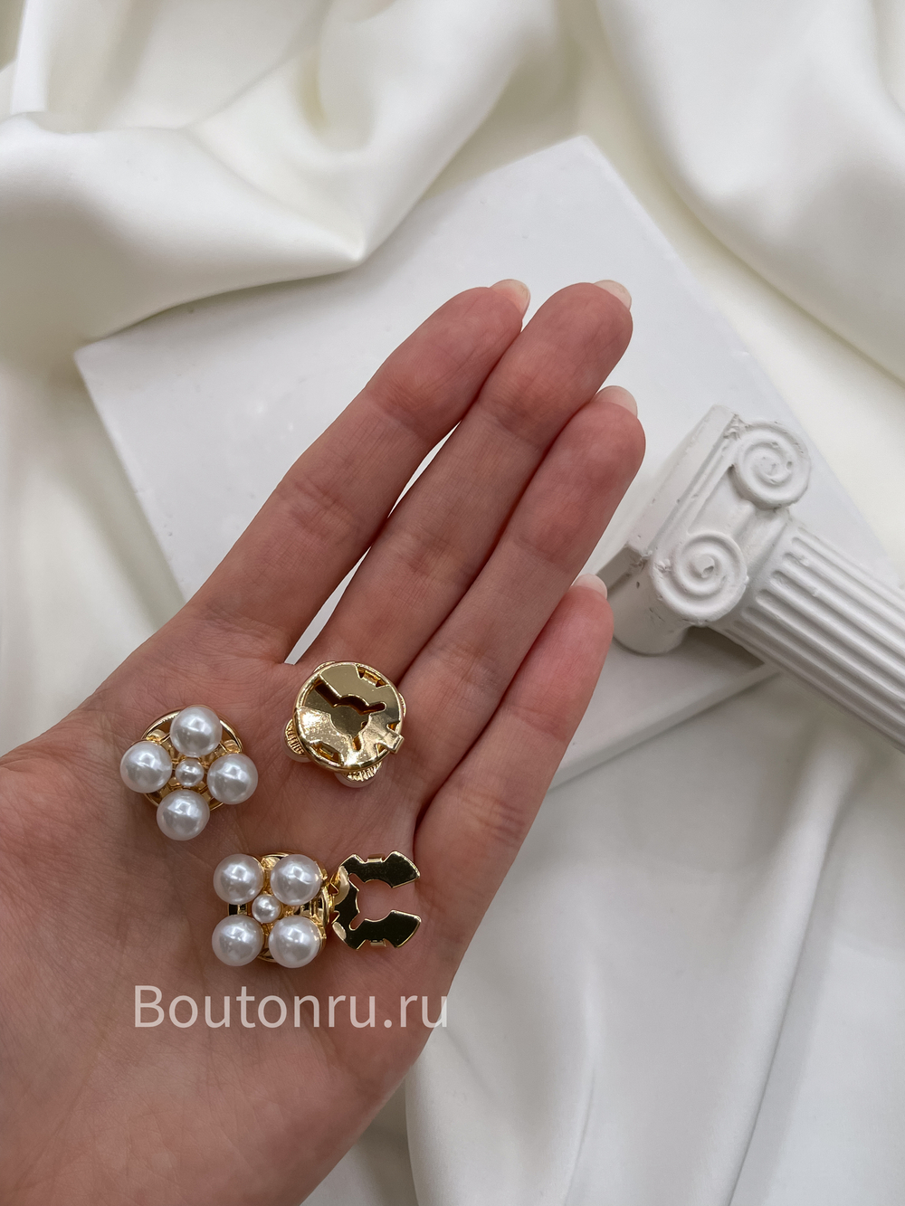Накладка на пуговицу золотистая с жемчугом (клипсы)