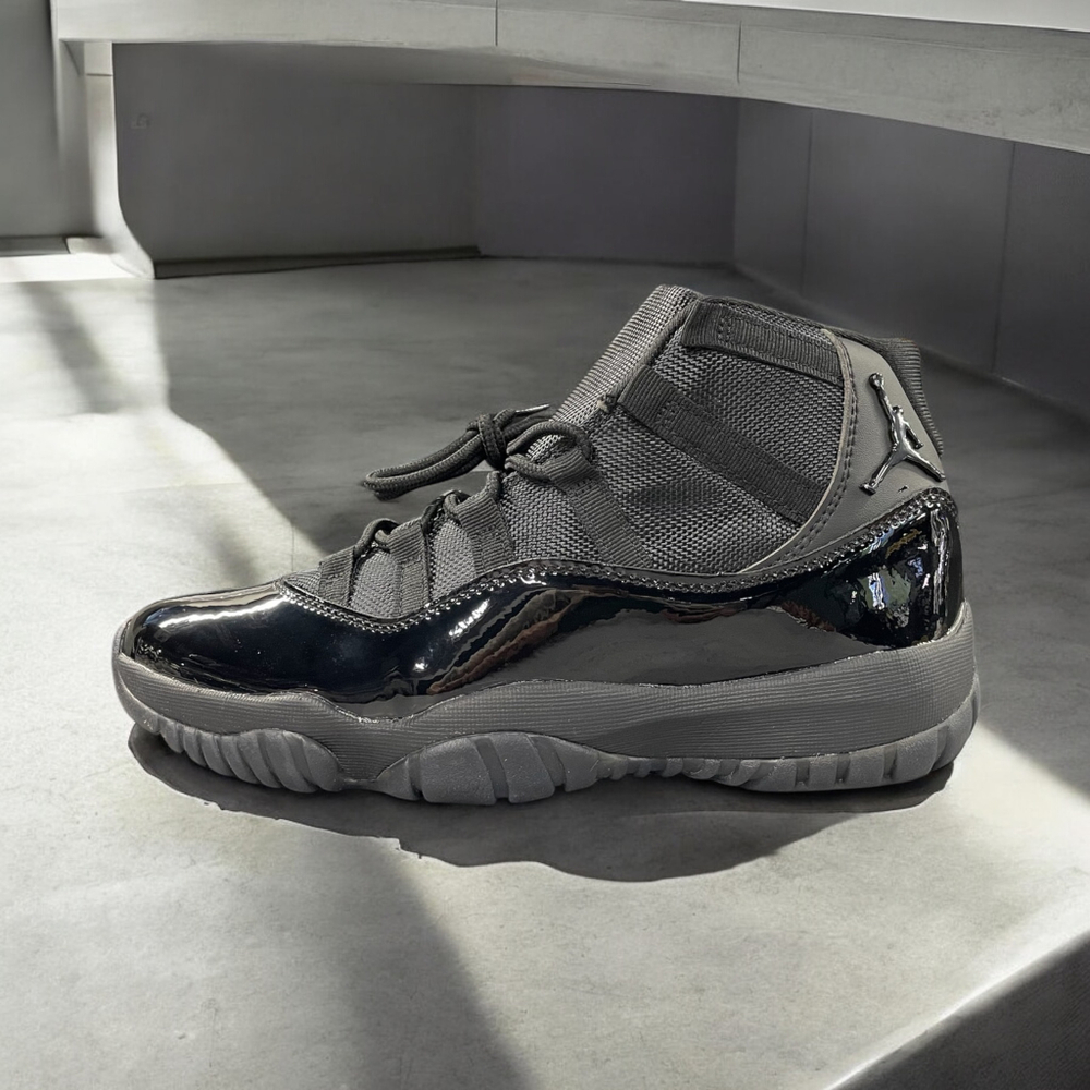 Nike Air Jordan 11 • Retro Cap and Gown