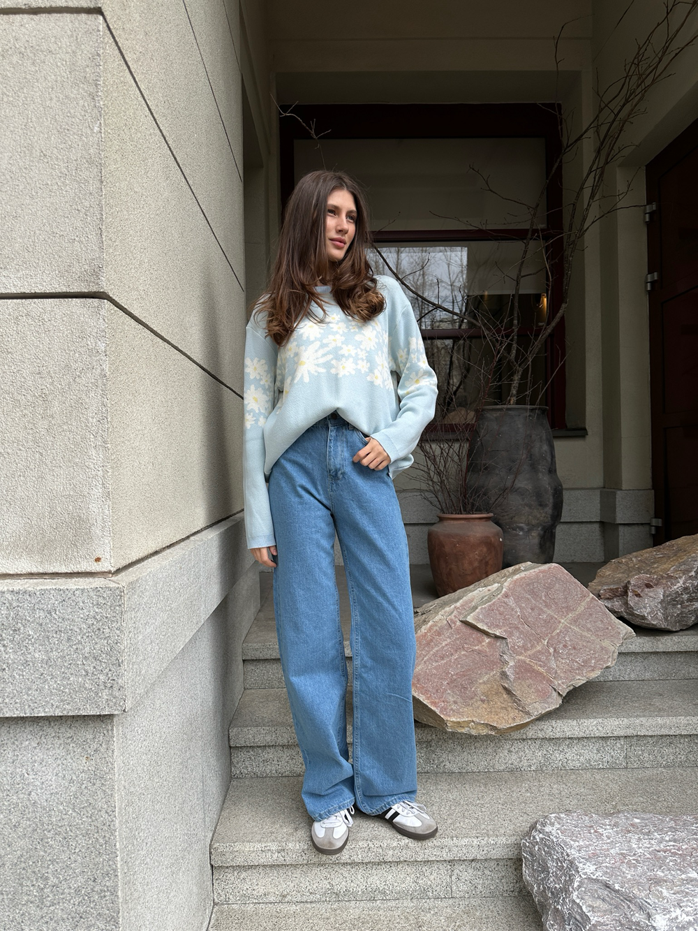 Свитер из вискозы с ромашками голубой