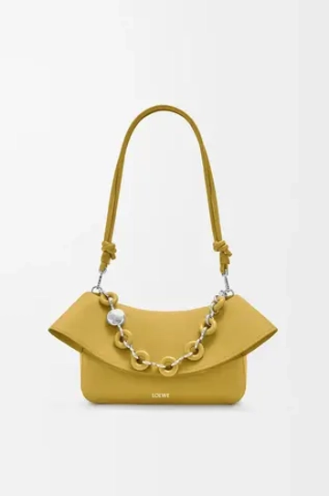 Loewe Средняя сумка Ola из гладкой телячьей кожи, желтый