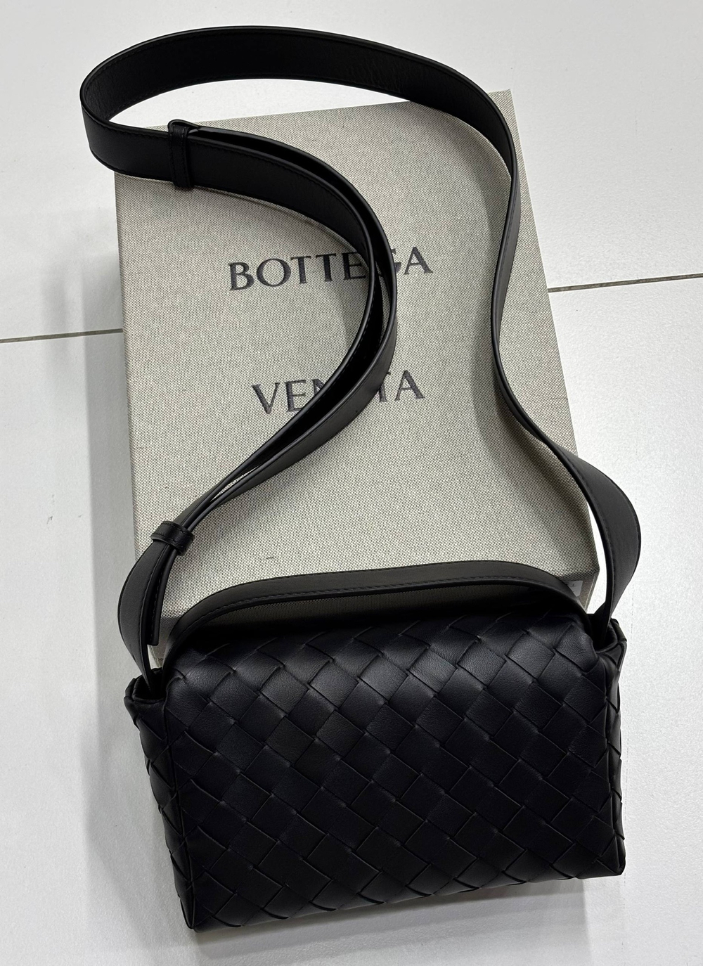 Сумка через плечо Bottega Veneta Intrecciato Mini Bag with Flap