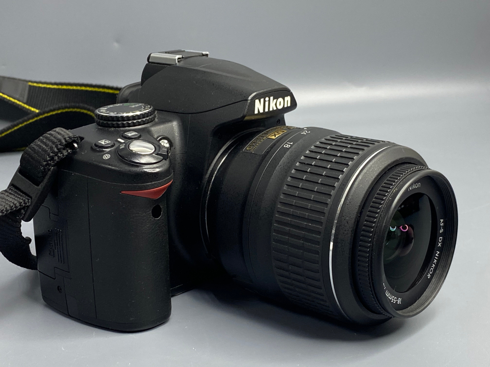 Nikon D3000 Kit 18–55mm — 19 030 кадров