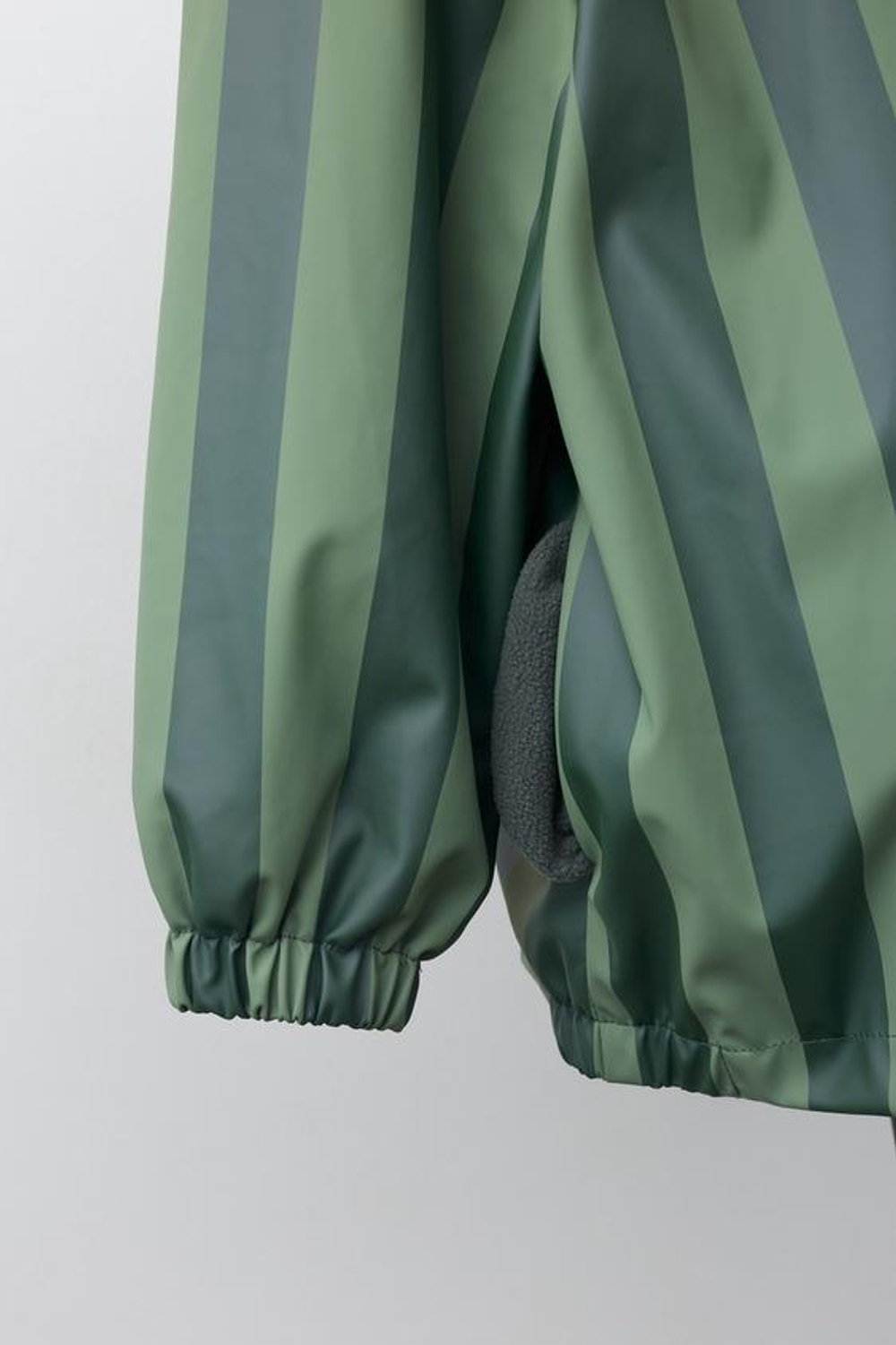 ZARA ПРОРЕЗИНЕННЫЙ ДОЖДЕВИК WATER RESISTANT В ПОЛОСКУ, ЗЕЛЕНЫЙ