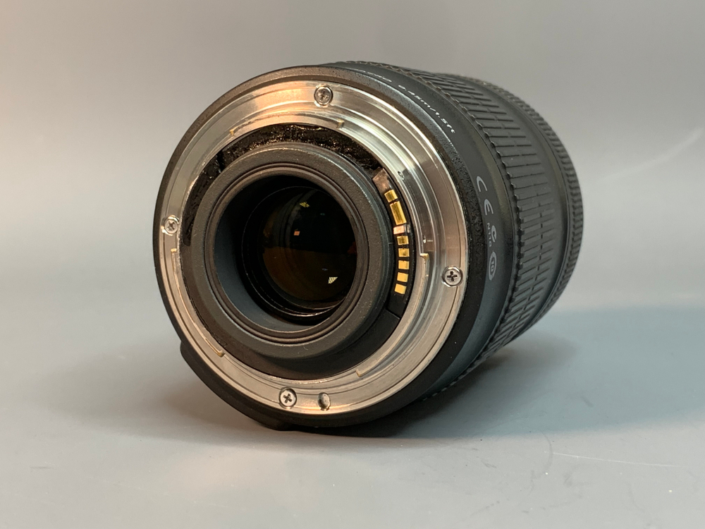 Canon EF-S 18-135mm 3.5-5.6 IS STM, вмятина на кольце для светофильтра