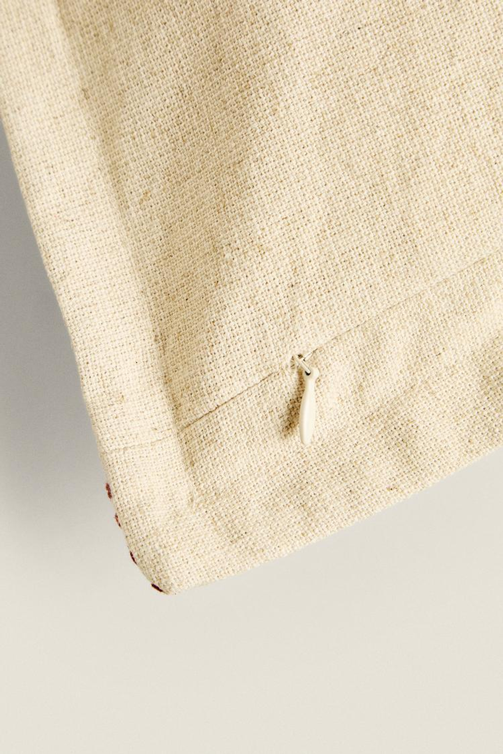 ZARA HOME ЧЕХОЛ ДЛЯ ДЕКОРАТИВНОЙ ПОДУШКИ С КОНТРАСТНОЙ СТРОЧКОЙ, СВЕТЛО-БЕЖЕВЫЙ