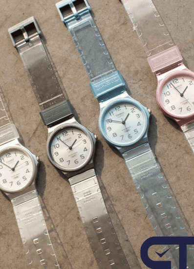 CASIO MQ-24S-8B — классические аналоговые часы в прозрачном чёрном корпусе