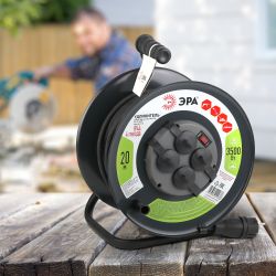 Удлинитель силовой ЭРА RMx-4es-3x2.5-20m-IP44(KG) на металлическая катушке с заземлением 4 розетки КГ 3x2,5м2 20 м 16А | Электротовары