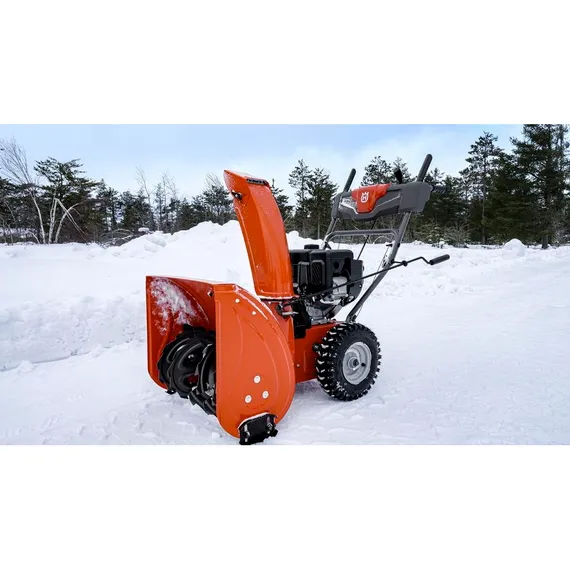 Бензиновый снегоуборщик "HUSQVARNA" ST 124