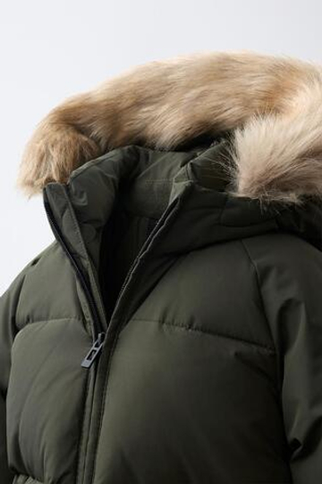 ZARA ВОДОНЕПРОНИЦАЕМАЯ И ВЕТРОЗАЩИТНАЯ ПУХОВАЯ КУРТКА С КАПЮШОНОМ, ТЕМНО-ЗЕЛЕНЫЙ