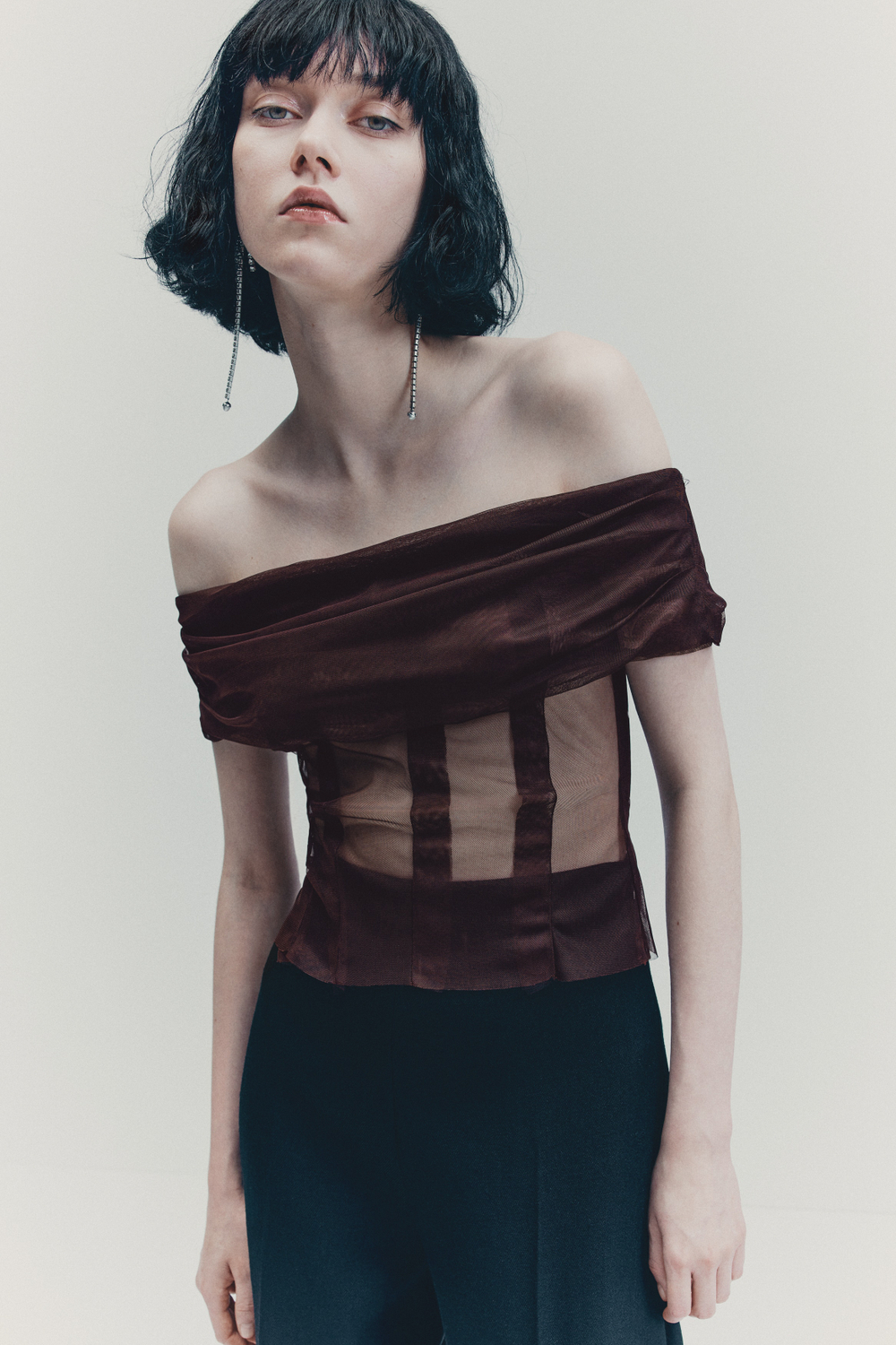 Топ из сетки с открытыми плечами - H&M