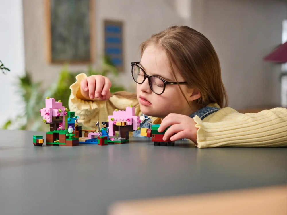 Конструктор LEGO Minecraft 21260 Сад цветущей вишни