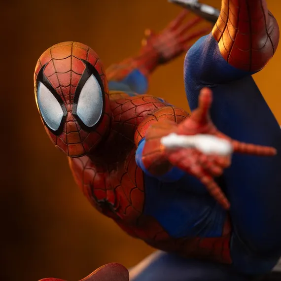 Статуэтка Человек Паук 1:10/Marvel Comic - Spider-Man (10th Anniversary)