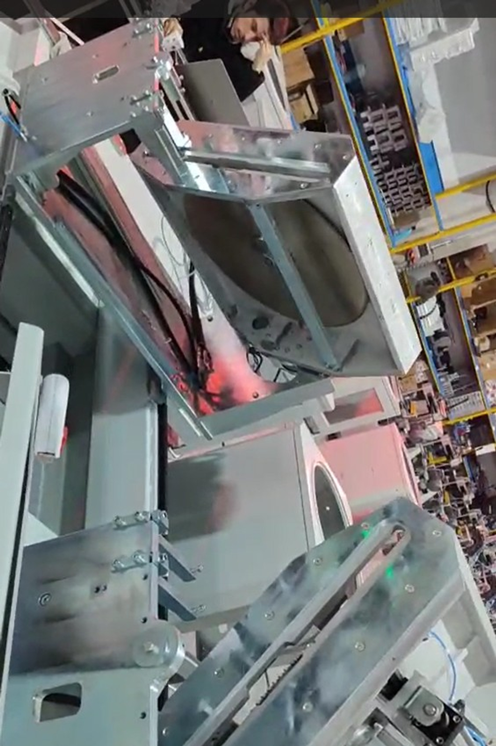 Автоматический двухголовый пильный станок Plastmak SC4000S Plus с наклоном пильных дисков в обе стороны