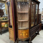 Угловая старинная витрина