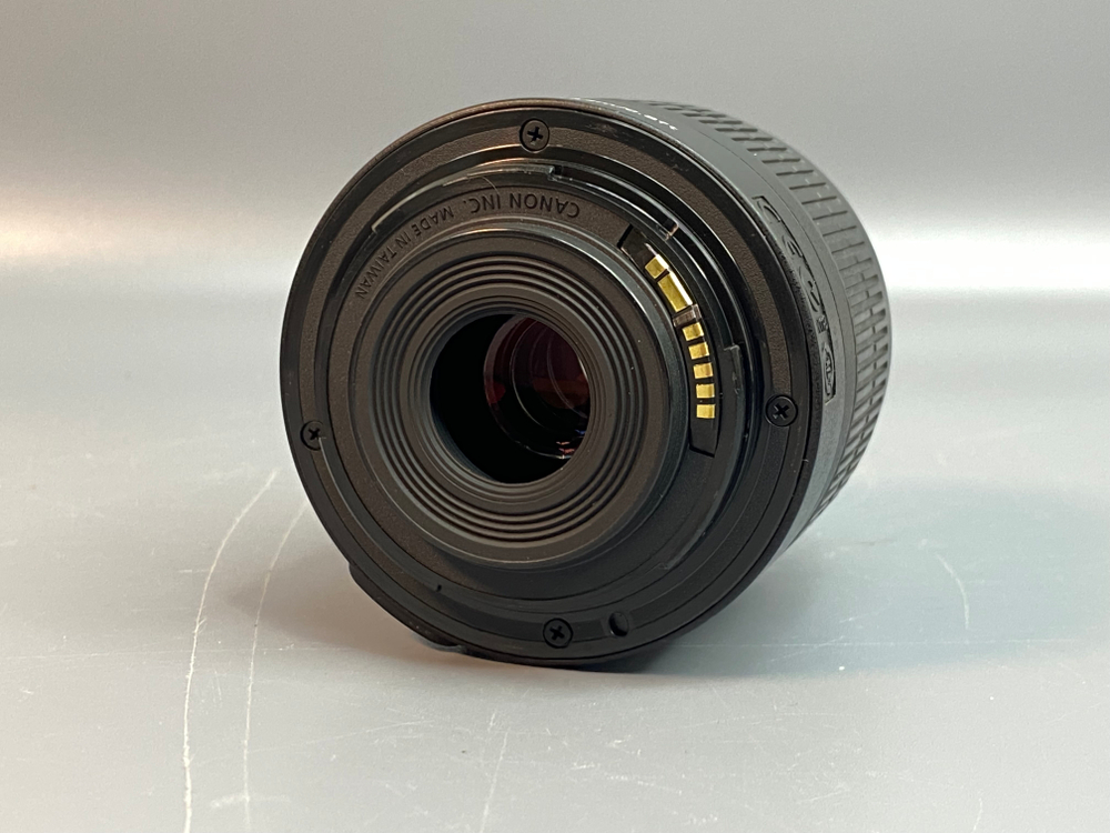 Canon 1100D Kit 18-55mm 9.500 кадров