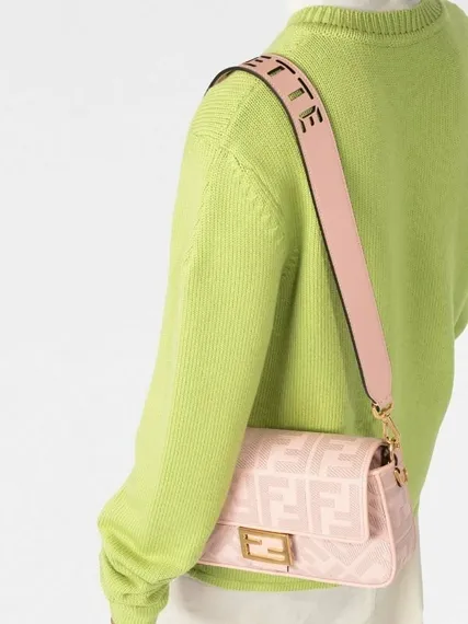 Сумка через плечо Fendi Baguette с логотипом FF светло-розовый