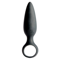 Черная анальная втулка 11,4см с кольцом на основании Fifty Shades of Grey Something Forbidden Silicone Butt Plug