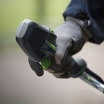 Триммер аккумуляторный Greenworks TB201H, 82V, 2,0 кВт, 46 см, c трехлопастным ножом и кусторезом, бесщеточный, с 1хАКБ 8 Ач и ЗУ (2112407UH)