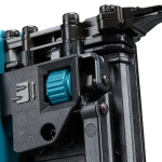 Аккумуляторный гвоздезабиватель Makita FN001GZ