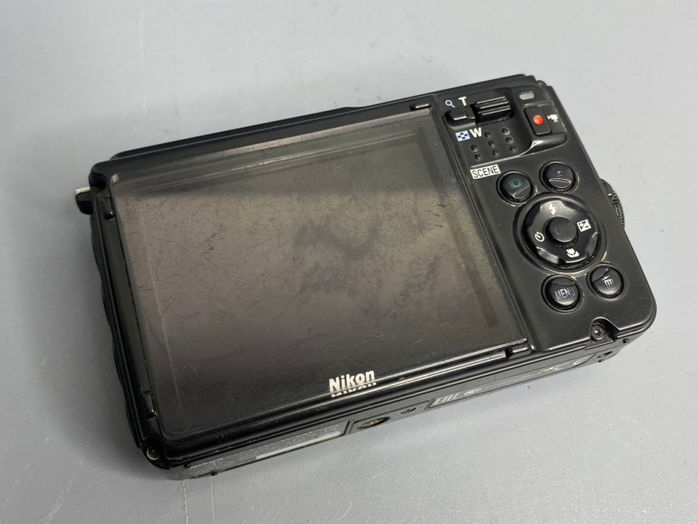 Nikon Coolpix W300 царапки на линзе