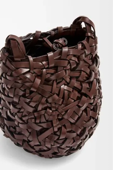 Loewe Маленькая сумка Nest Basket из телячьей кожи, каштановый