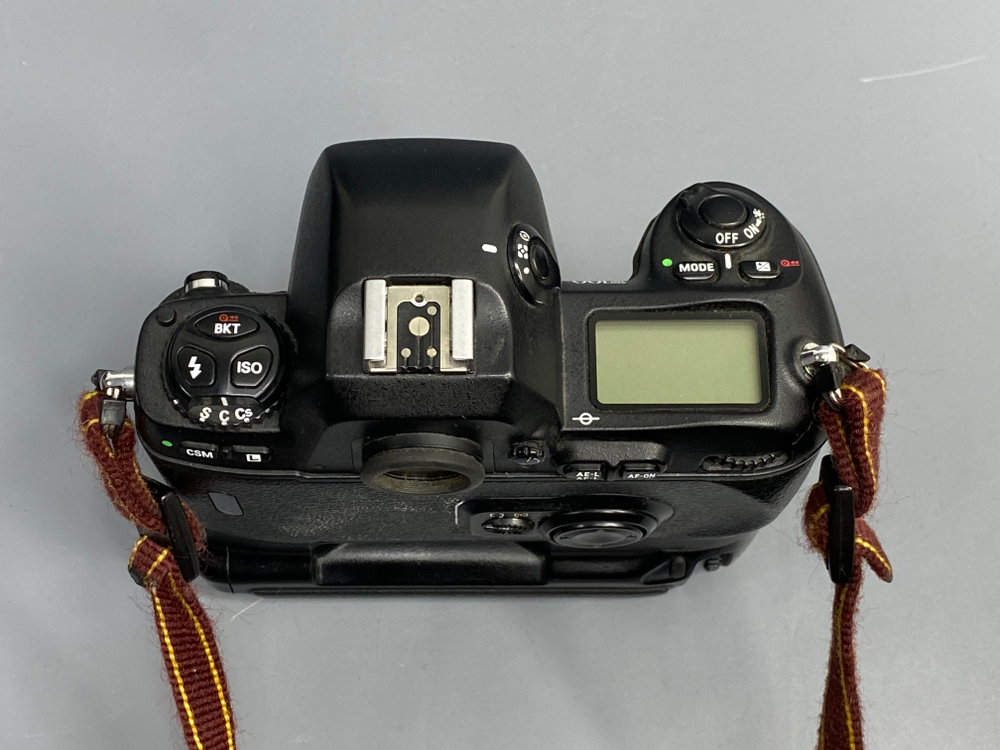 Nikon F100