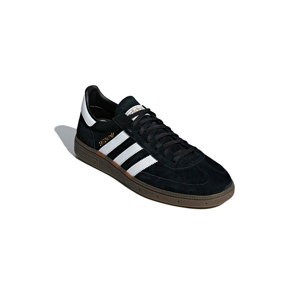 alt="Кроссовки adidas Handball Spezial арт. DB3021 с черным замшевым верхом, белыми полосками и золотым логотипом SPEZIAL вид спереди"