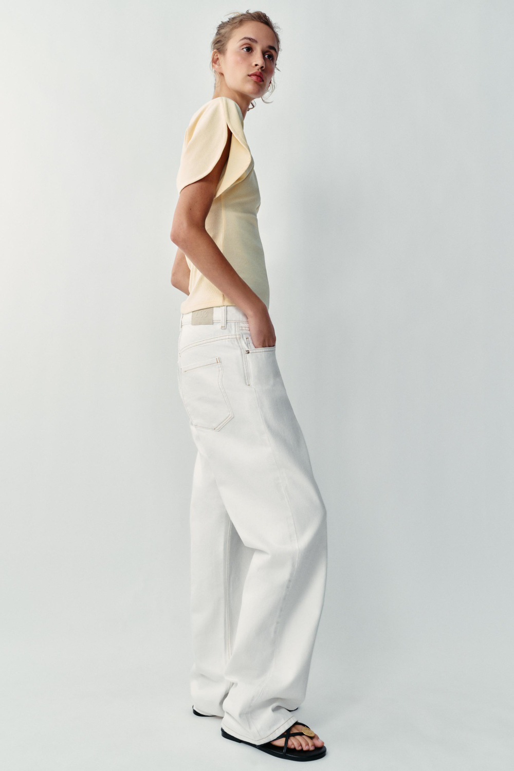 ФУТБОЛКА С ЦЕЛЬНОКРОЕНЫМИ РУКАВАМИ — ZARA
