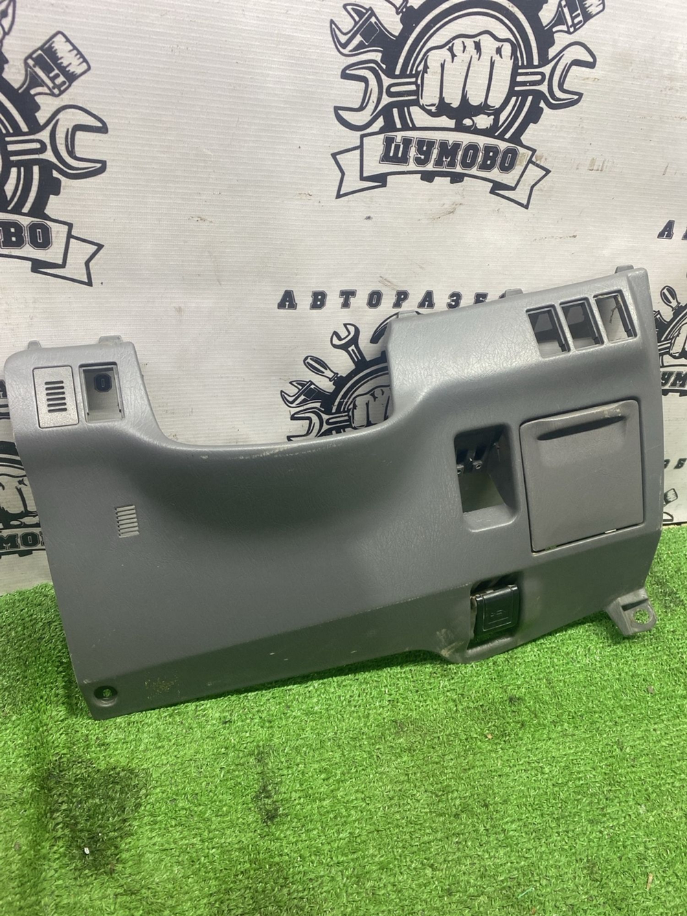 Накладка торпедо правая Toyota Gaia 1998 с пробегом