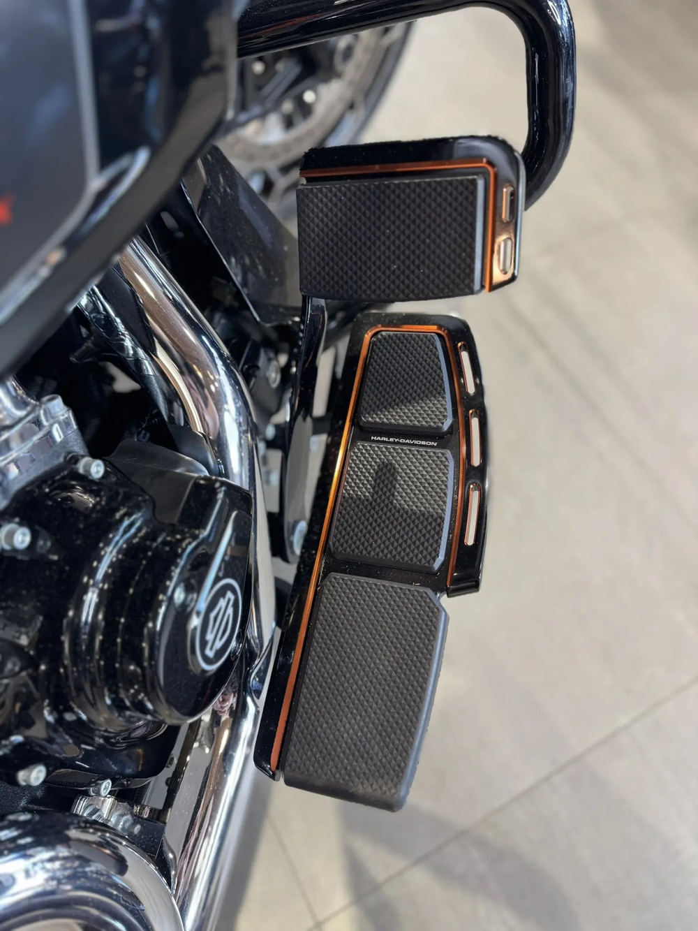 Harley-Davidson CVO Street Glide (Legendary Orange)