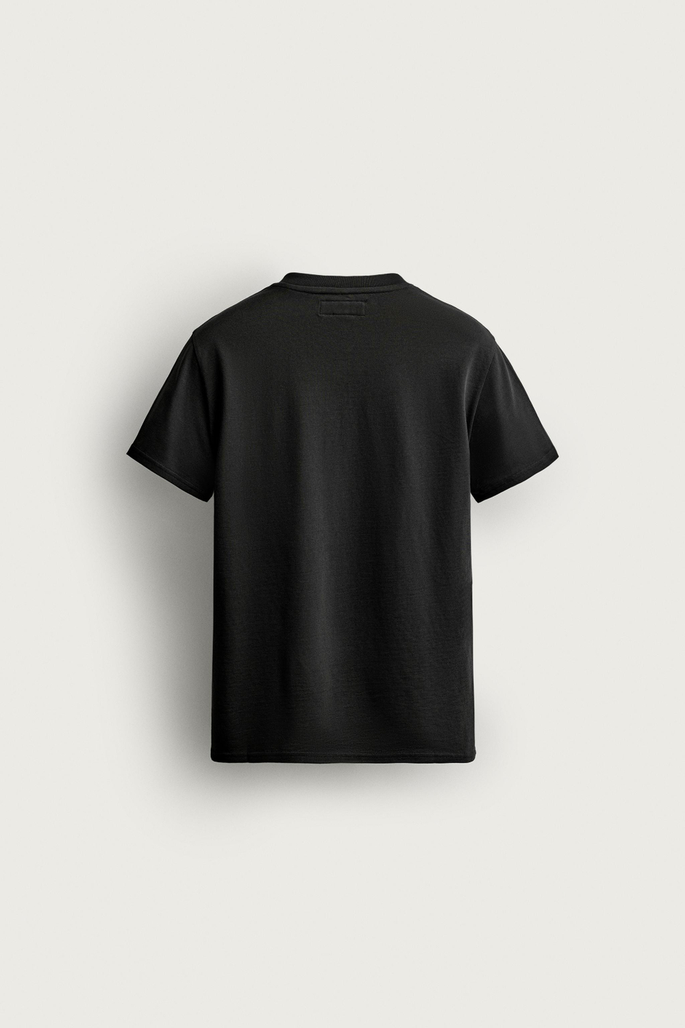 ФУТБОЛКА SLIM FIT С V-ОБРАЗНЫМ ВЫРЕЗОМ — ZARA