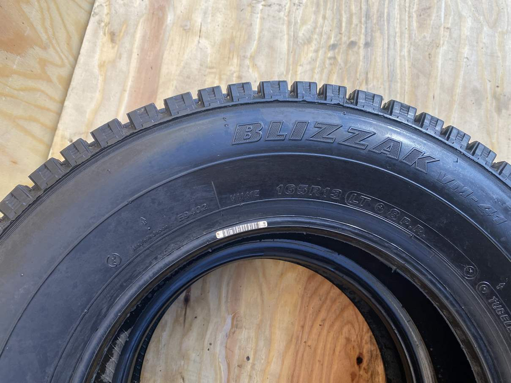 Bridgestone Blizzak VM4 165R13 LT 2шт.