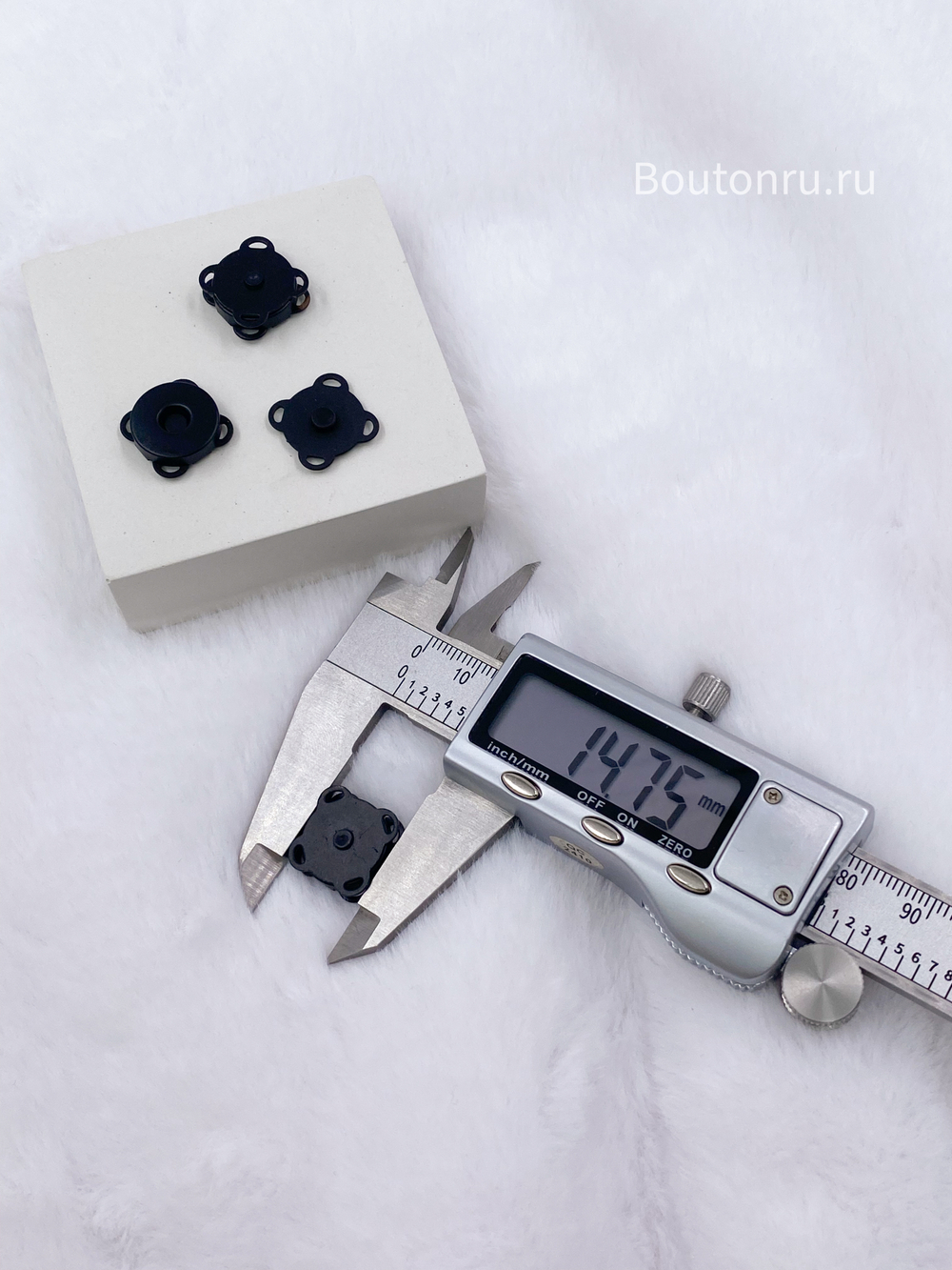 Кнопка магнитная черная
