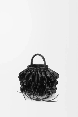 Loewe Сумка-корзинка Shell из плетеной телячьей кожи, черный