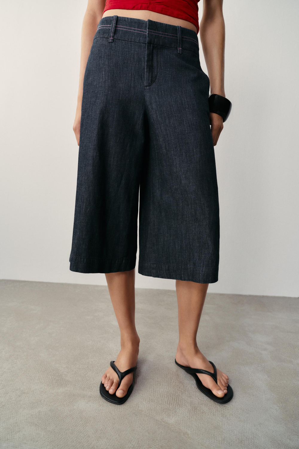УДЛИНЕННЫЕ ШОРТЫ С КОНТРАСТНОЙ ОТСТРОЧКОЙ — ZARA