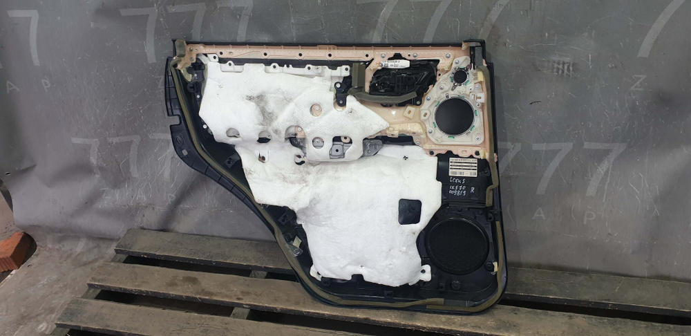 Обшивка правой задней двери Lexus LX 3 (LX 570) 15-21 Б/У Оригинал 6760360190