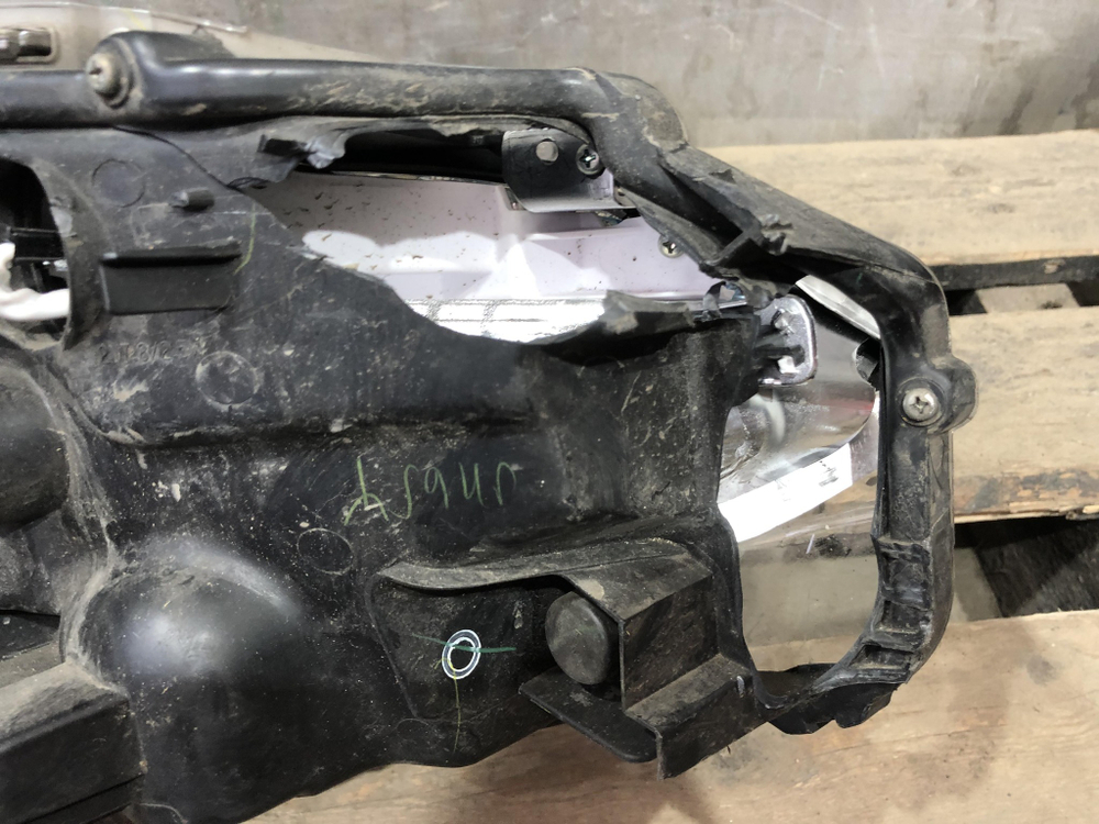 Фара левая LED Toyota Fortuner 2 15-20 Б/У Оригинал 811500KB90
