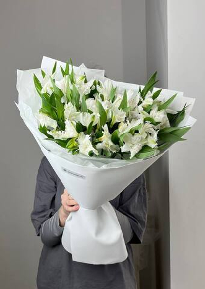 Букет из белых Альстромерий
