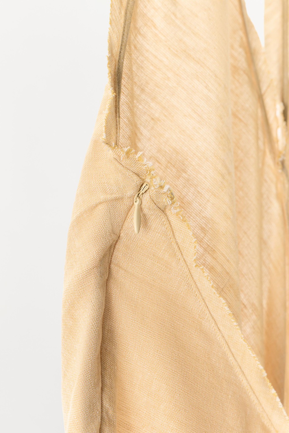 МИНИ-ПЛАТЬЕ С ГОРЛОВИНОЙ ХАЛТЕР ИЗ СМЕСОВОГО ЛЬНА — ZARA