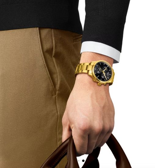 Мужские часы с хронографом Tissot T116.617.33.051.0 на руке