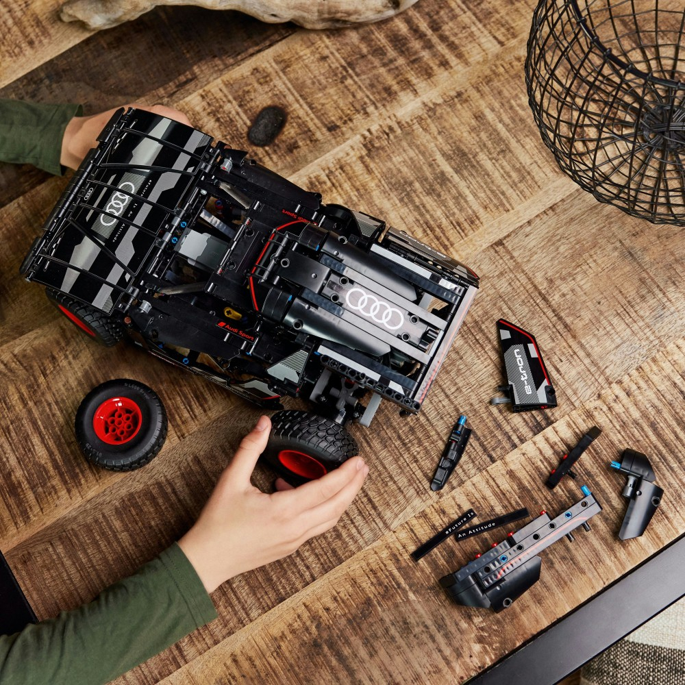 Конструктор LEGO Technic Audi RS Q 42160 e-tron