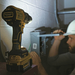 Ударная дрель-шуруповерт DEWALT DCD996P2, 18 В, 2250 об/мин, 38250 уд/мин, с 2 АКБ 5 Ач и ЗУ, в кейсе
