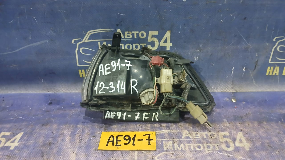 Габарит правый TOYOTA LEVIN 1990