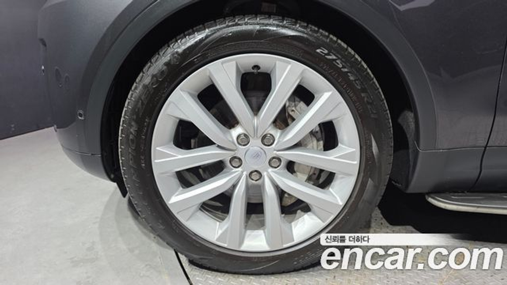 Land Rover Discovery D250 SE — 2022