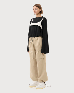 MM6 MAISON MARGIELA БРЮКИ ЖЕНСКИЕ ИЗ ГАБАРДИНА С НАКЛАДНЫМИ КАРМАНАМИ БЕЖЕВЫЕ