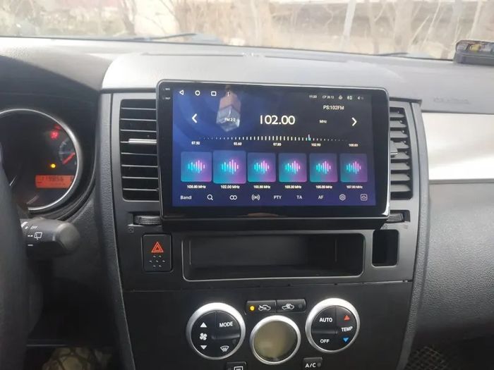 Магнитола для Nissan Tiida C11 2004-2013 (климат с круглым экранчиком, рамка черная) - FarCar S280 монитор 9.5" IPS на Android 13, CarPlay