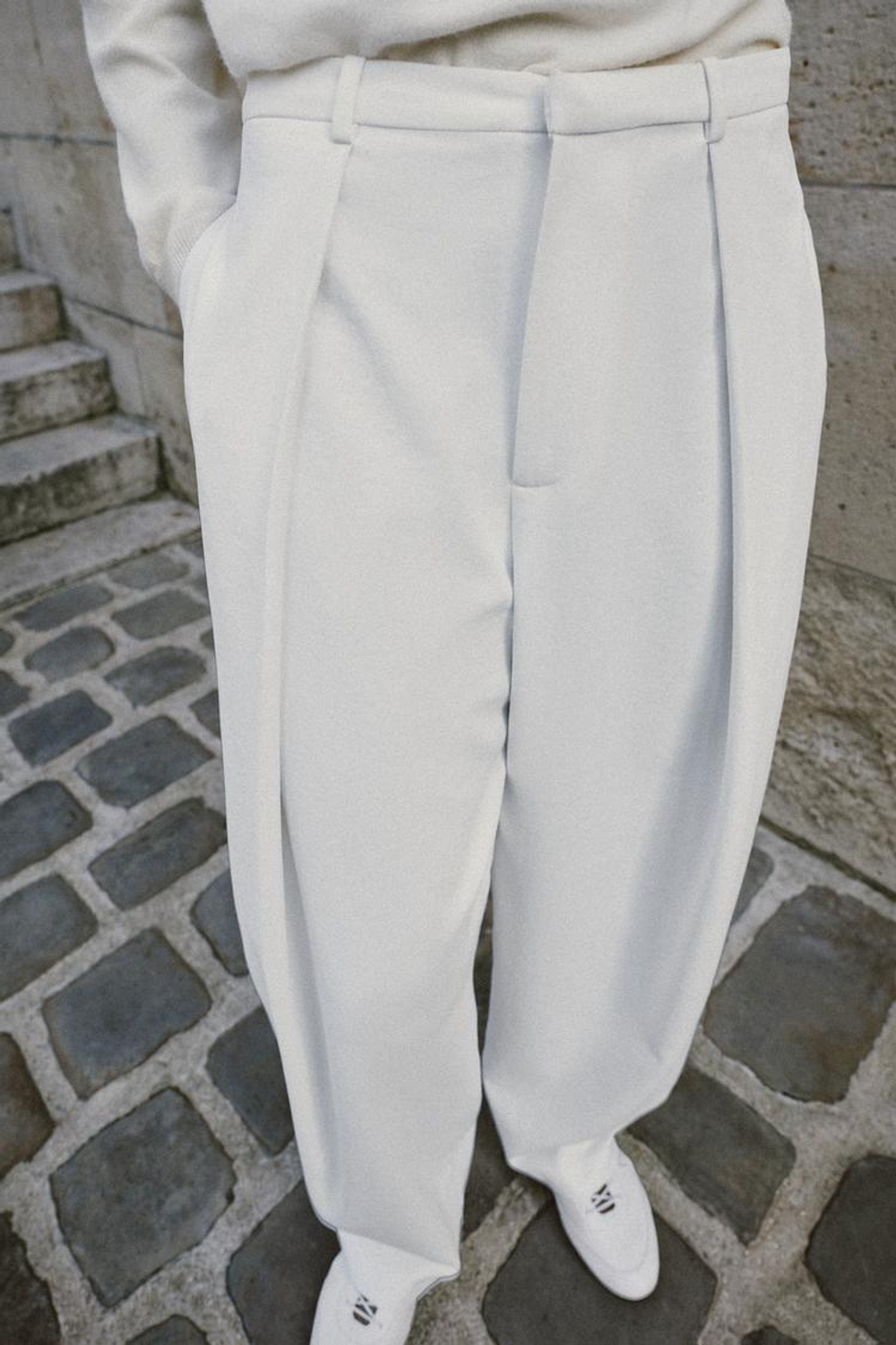 ZARA БРЮКИ BARREL С ЗАЩИПАМИ, ЭКРЮ