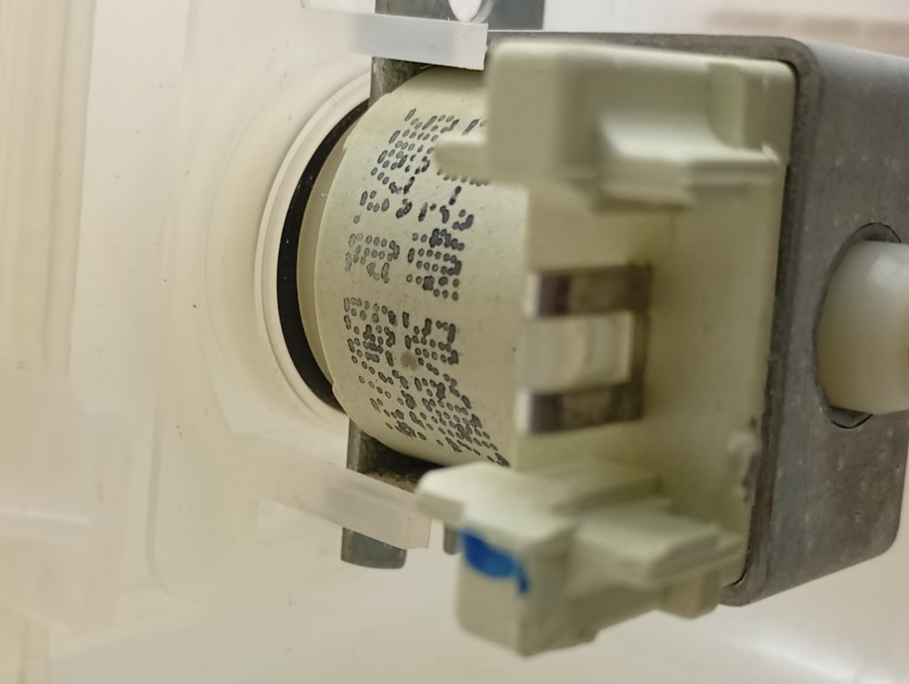 WP79/2 ктп6 Бачок для соли посудомоечных машин Whirlpool 481241868128 б/у
